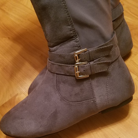 VIA ROSA | grey buckle boots - Picture 3 of 6